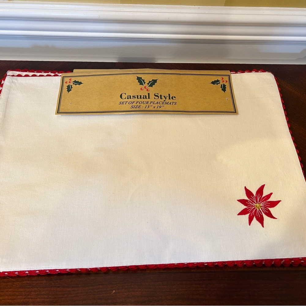 8  Christmas Holiday Placemats - never used.